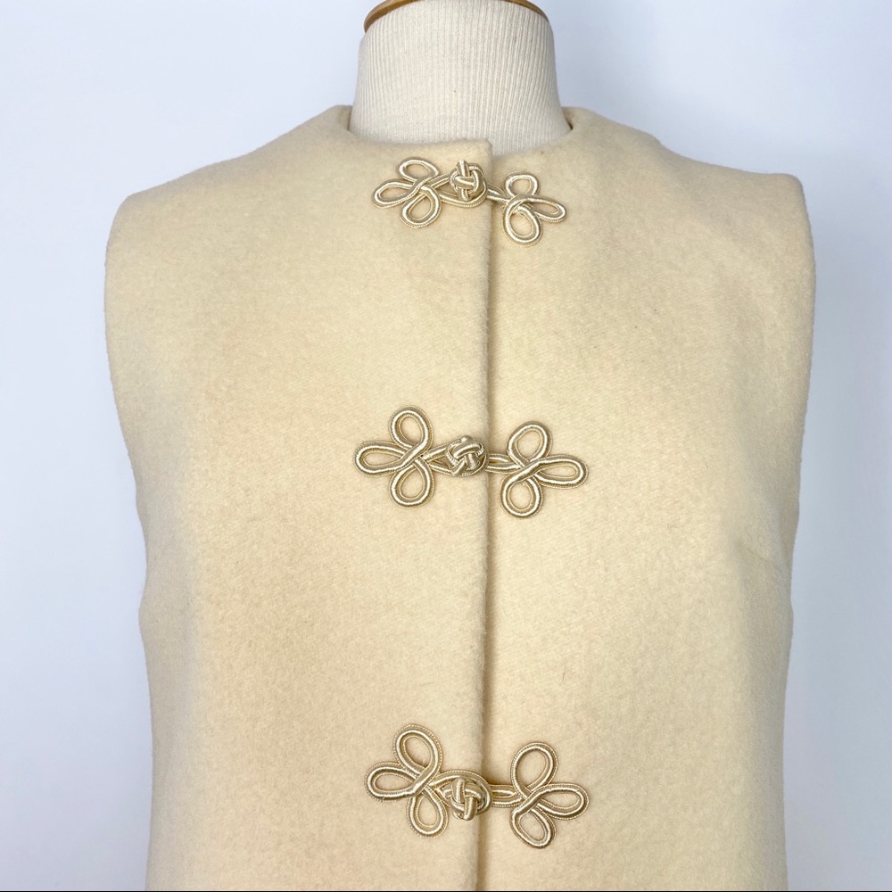 Vtg 60s cream longline vest with vibrant lining - Picture 2 of 8